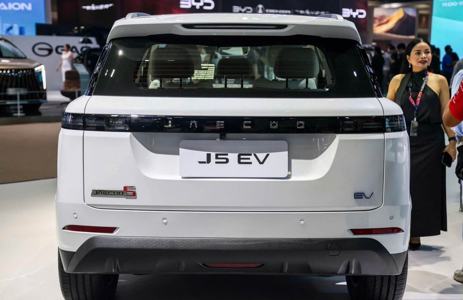 Đuôi xe Jaecoo J5 BEV sang trọng